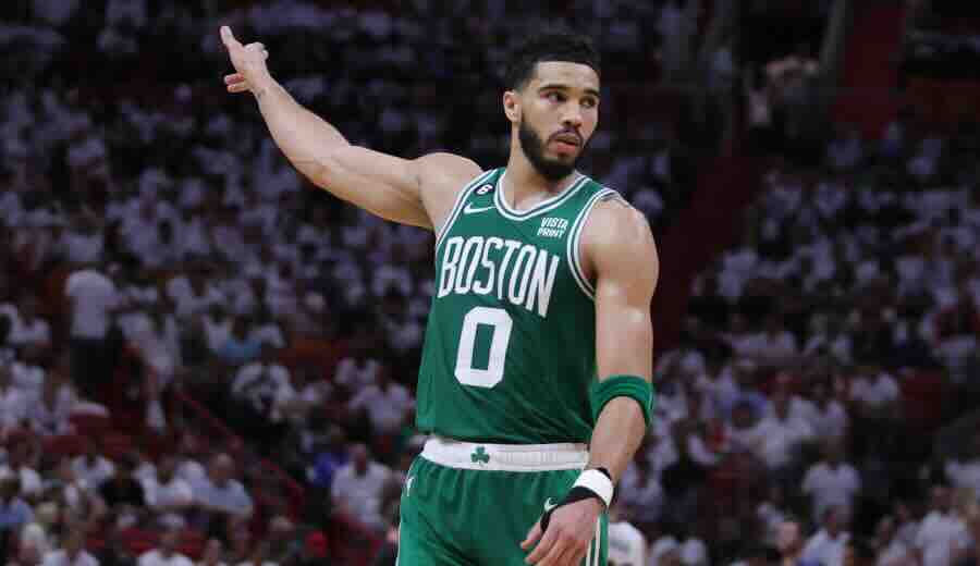 Celtics don't panic over Jayson Tatum's clumsiness